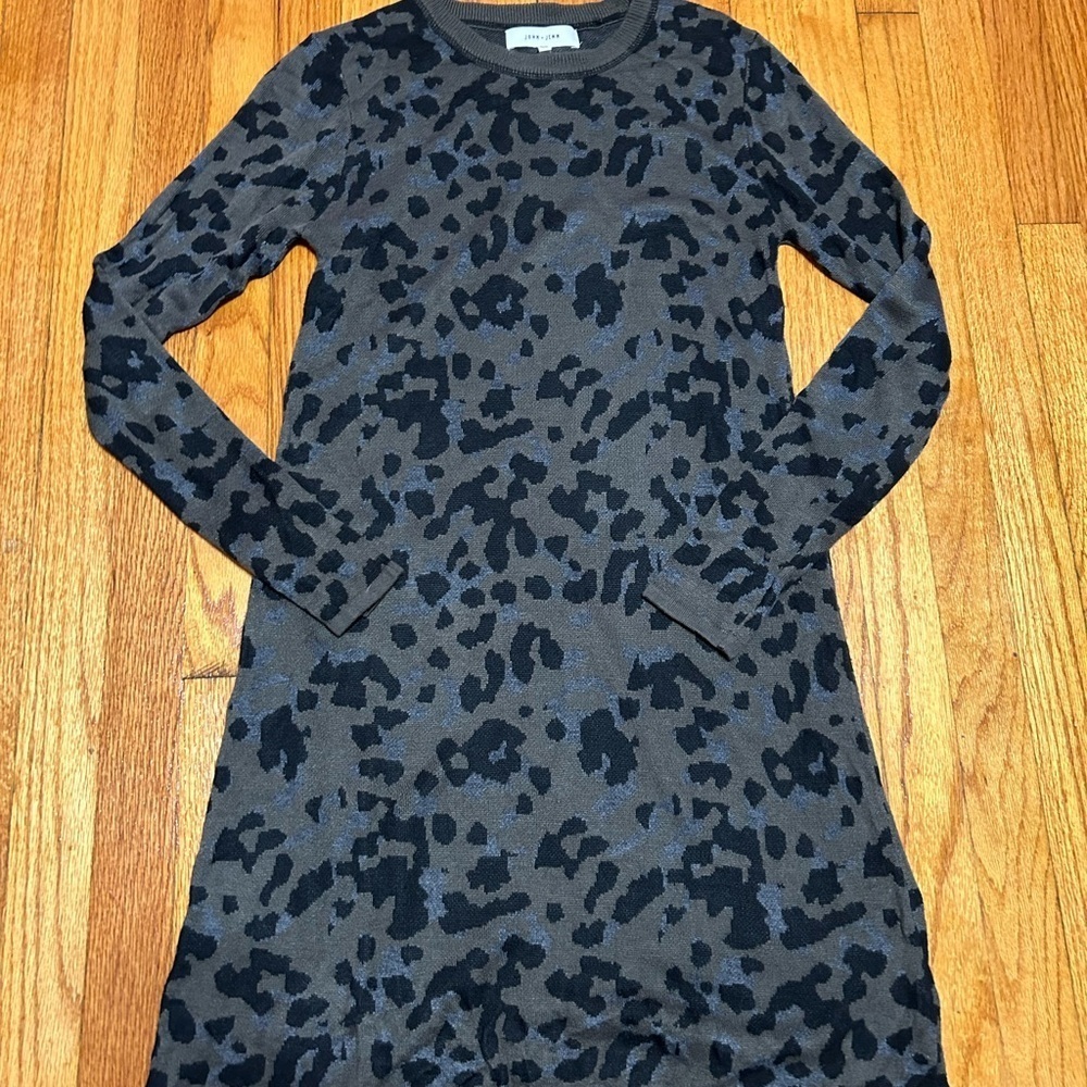 John and Jenn Soft Camouflage Knit Sweater Dress Size Medium - Picture 2 of 7